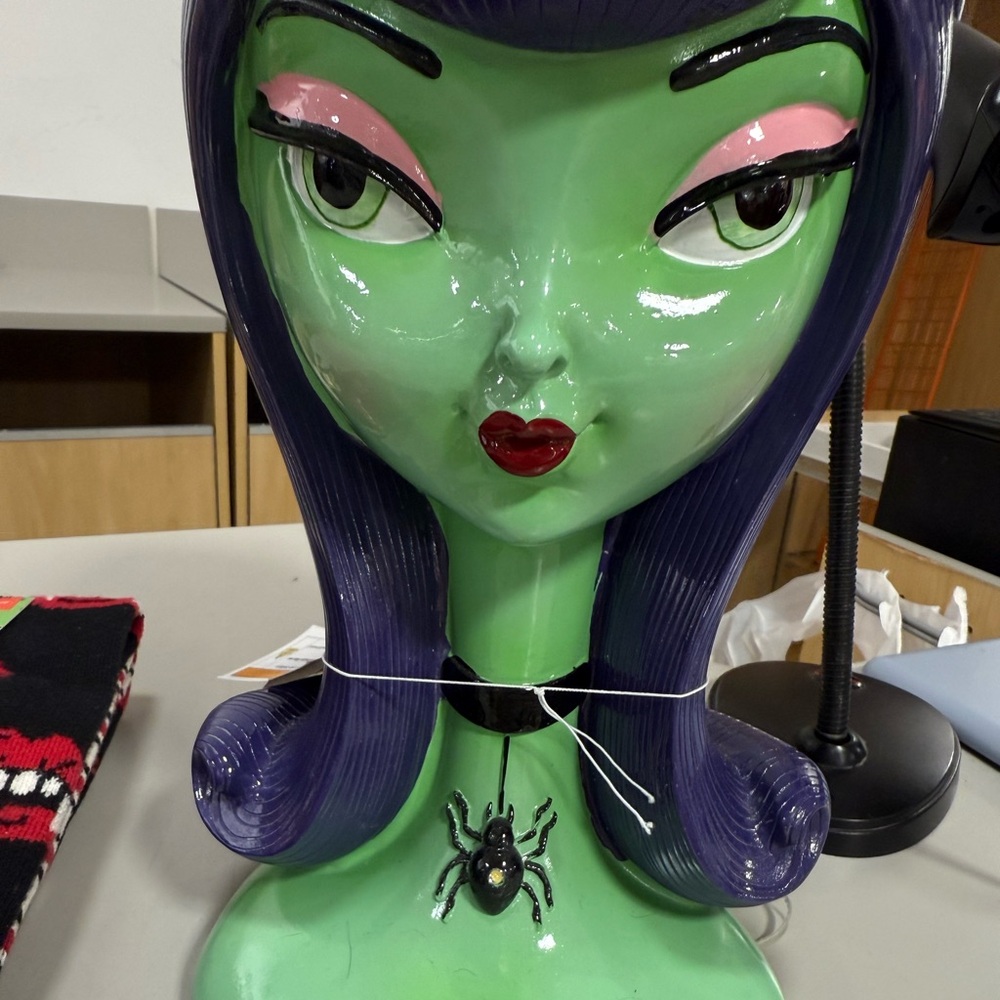 Bella Lux Halloween Bust Green Bride of Frankenstein Purple Hair LED Lighted NEW - Picture 3 of 8